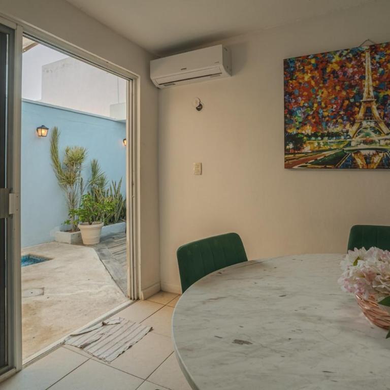 Casita Afremov 2 bedrooms beautiful & comfortable very close to a park, stores, and restaurants - Three-Bedroom House - 23
