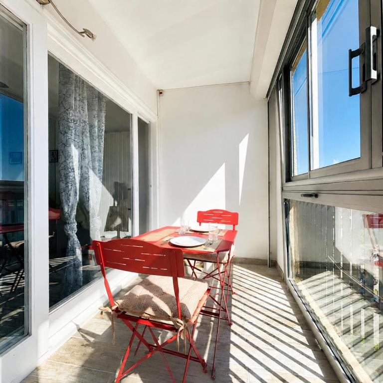 Saint-Cyprien : T2 moderne avec loggia et parking - FR-1-309-506 - Apartment - 1