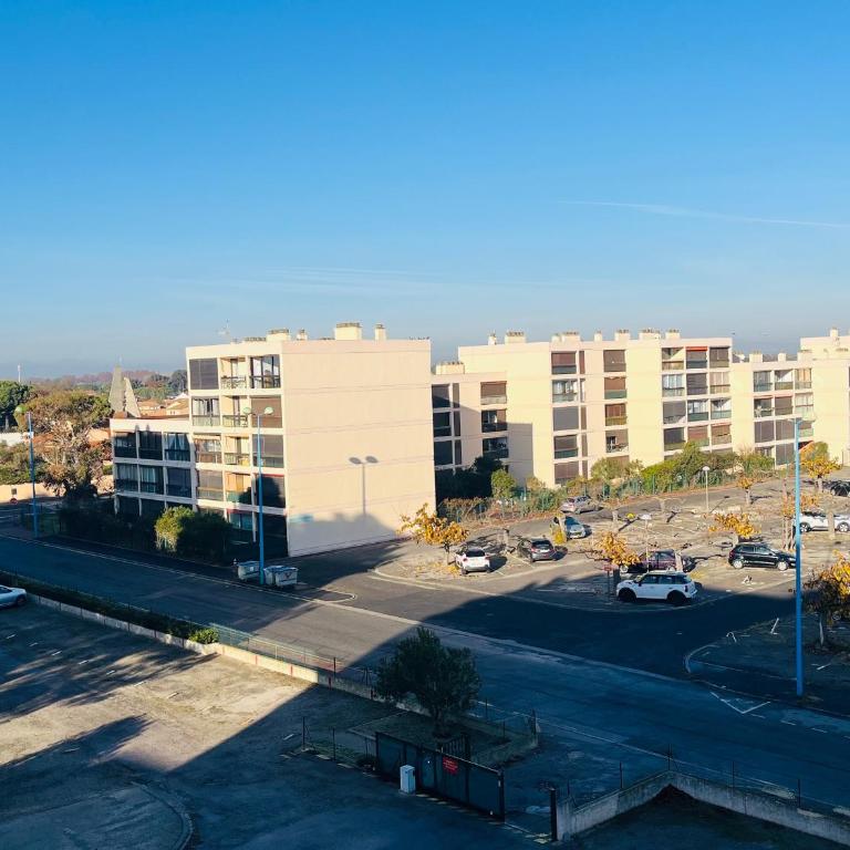 Saint-Cyprien : T2 moderne avec loggia et parking - FR-1-309-506 - Apartment - 13