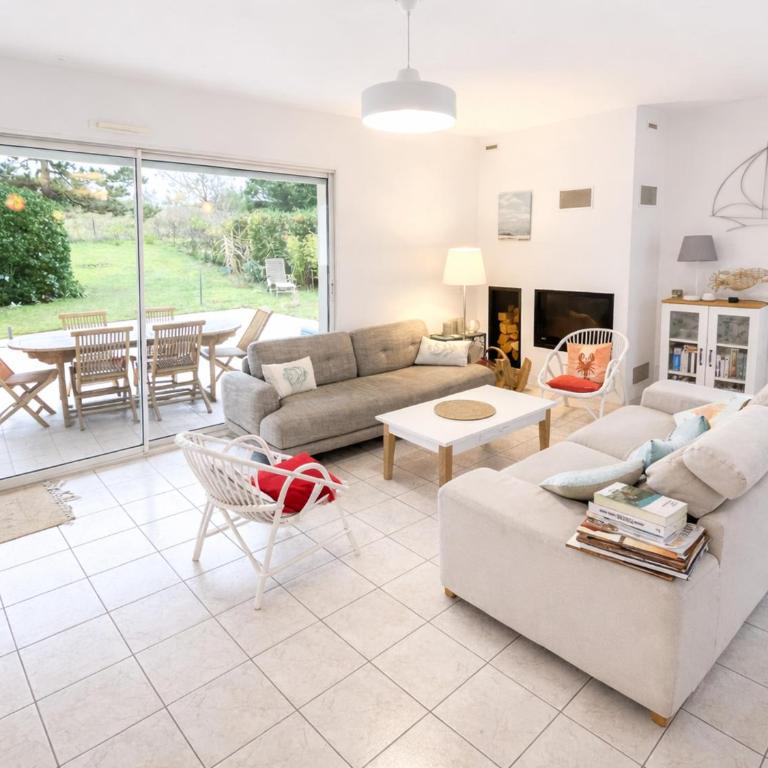 Grande maison près du phare avec Wi-Fi, animaux admis, parking, proche plage pour 8 personnes - FR-1-22-375 - Casa - 2