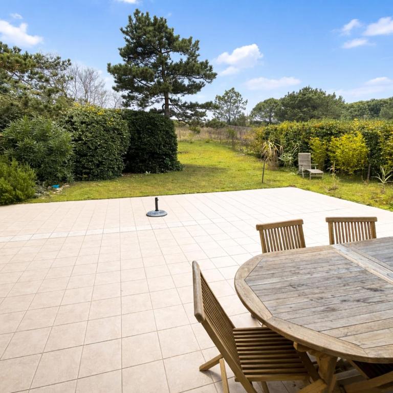 Grande maison près du phare avec Wi-Fi, animaux admis, parking, proche plage pour 8 personnes - FR-1-22-375 - Casa - 1