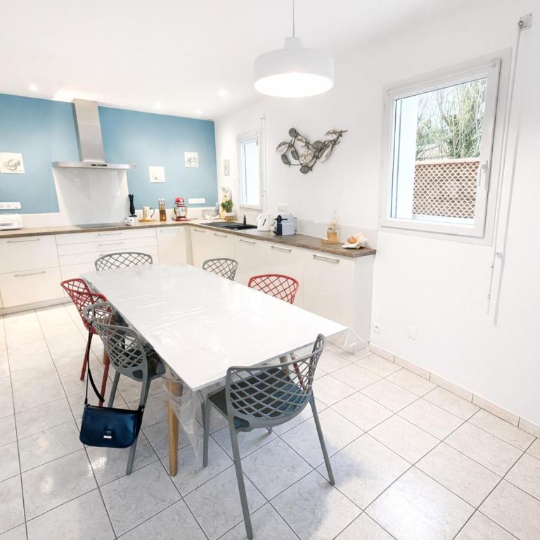 Grande maison près du phare avec Wi-Fi, animaux admis, parking, proche plage pour 8 personnes - FR-1-22-375 - Casa - 5