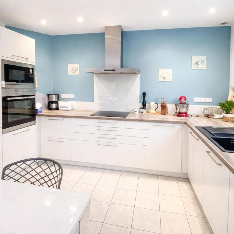 Grande maison près du phare avec Wi-Fi, animaux admis, parking, proche plage pour 8 personnes - FR-1-22-375 - Casa - 6