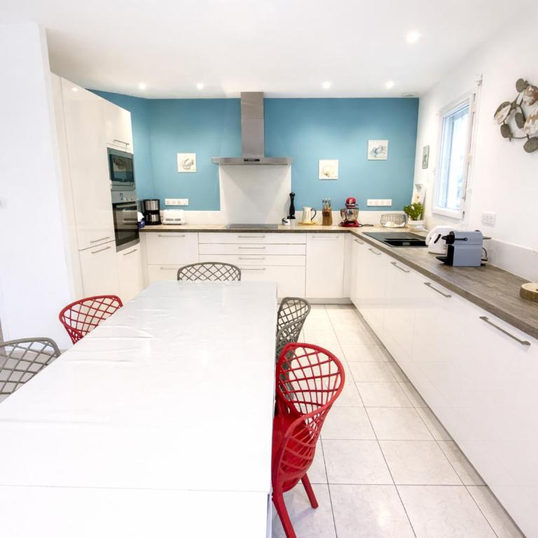 Grande maison près du phare avec Wi-Fi, animaux admis, parking, proche plage pour 8 personnes - FR-1-22-375 - Casa - 7