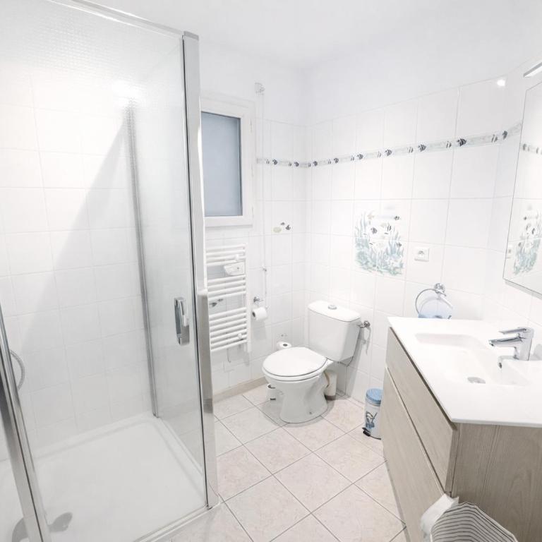 Grande maison près du phare avec Wi-Fi, animaux admis, parking, proche plage pour 8 personnes - FR-1-22-375 - Casa - 10