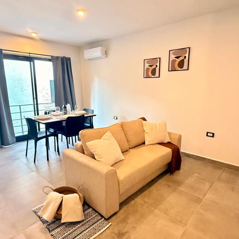Moderno y Céntrico Departamento en Barrio Bombal con WIFI, Parking y Churrasquera - Pellegrini Bombal - One-Bedroom Apartment with Balcony and Mountain View - 1