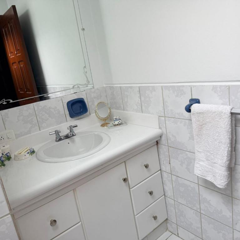 Benja House Quito - Three-Bedroom Apartment - 24