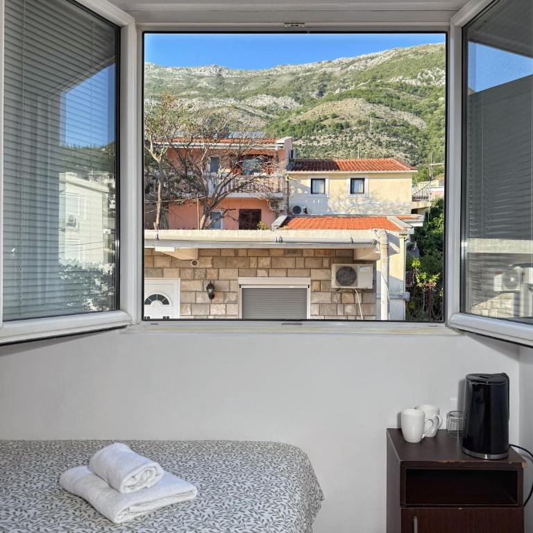 Villa Sara Wellness, Bar, Sutomore - Standardna Dvokrevetna Soba sa Zasebnim Krevetima i Pogledom na Planine - 1
