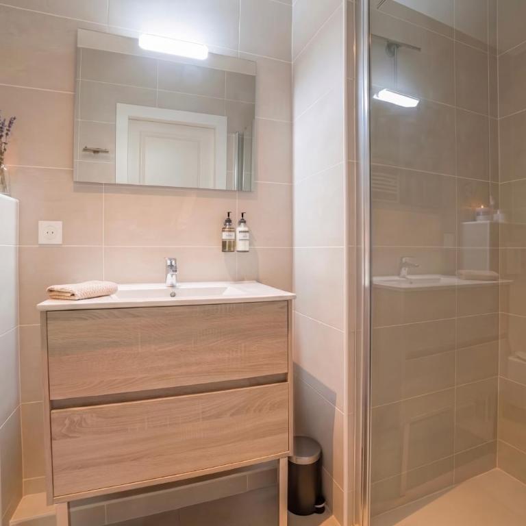 Casa-Jardin Secret: Apt climatisé avec piscine - Three-Bedroom Apartment - 20