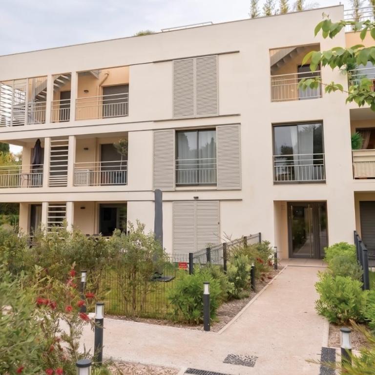 Casa-Jardin Secret: Apt climatisé avec piscine - Three-Bedroom Apartment - 16