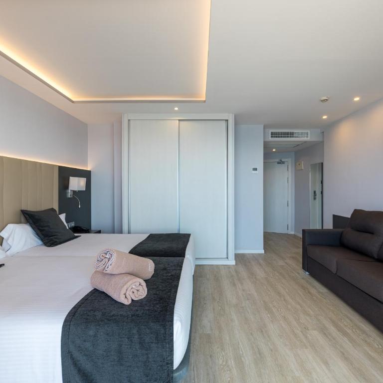 Hotel Cimbel - Habitación Doble Deluxe con balcón y vistas al mar - 7