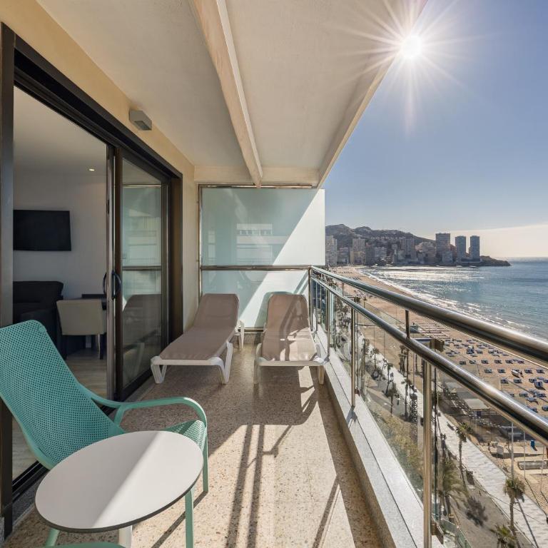 Hotel Cimbel - Habitación Doble Deluxe con balcón y vistas al mar - 2