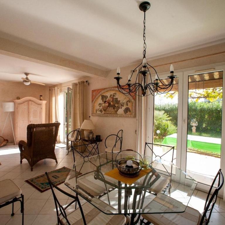 Villa d' Antibes avec piscine dans Residence - Maison 3 Chambres - 12