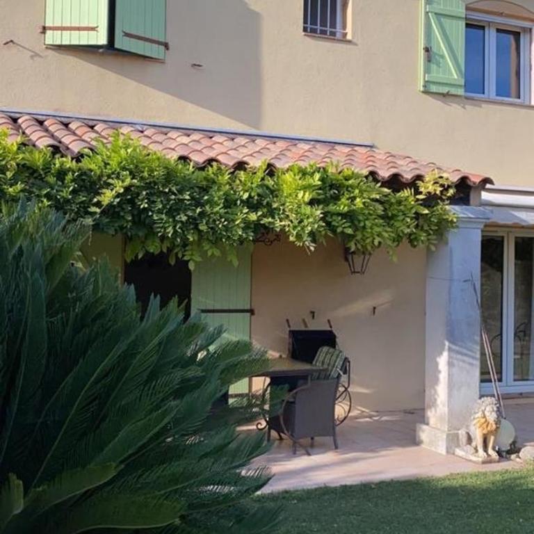 Villa d' Antibes avec piscine dans Residence - Maison 3 Chambres - 23