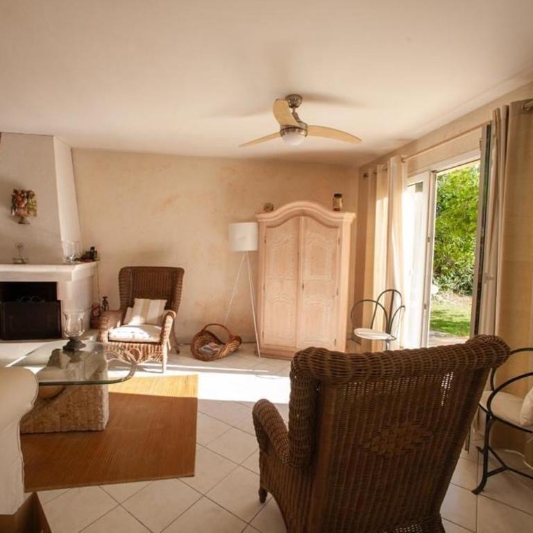 Villa d' Antibes avec piscine dans Residence - Maison 3 Chambres - 32