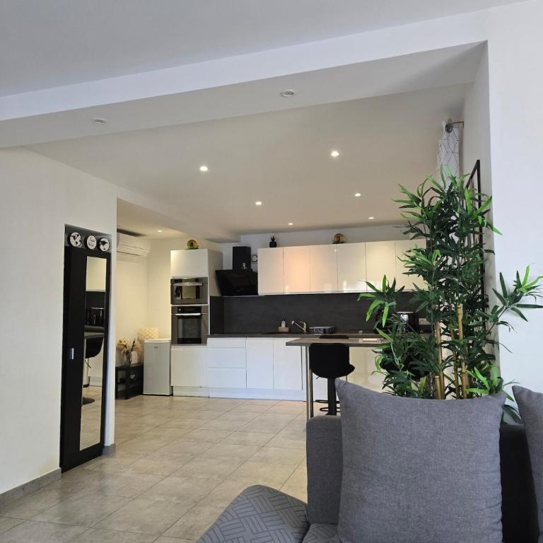 Monaco-beach 20min ground floor parking airconditioning wifi - Maison 2 Chambres - 13
