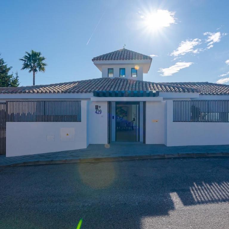 Absolute high end villa with pool & Jacuzzi - Villa - 3