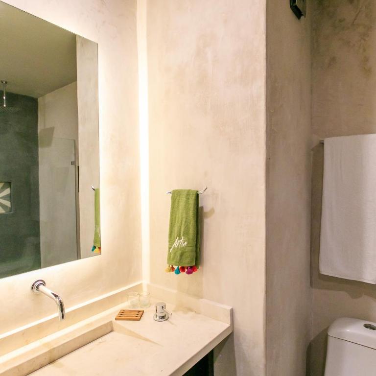Eco-chic Design Condos Wrapped in Nature's Elements by Stella Rentals - Apartamento de 2 dormitorios - 13