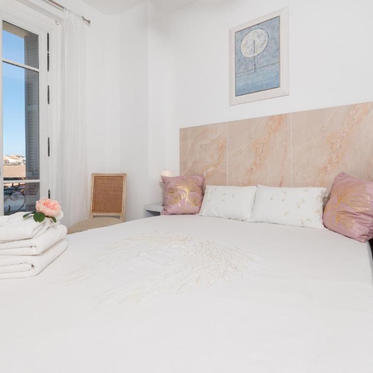 "Philomer Remparts" Art Deco Apartments by Sea and Parc - One-Bedroom Apartment with Ocean View - 9