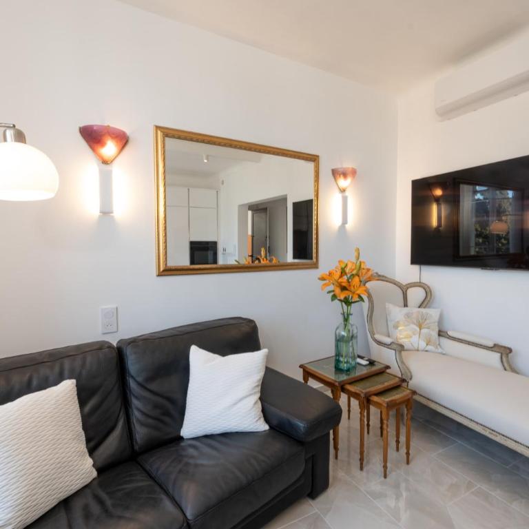 "Philomer Remparts" Art Deco Apartments by Sea and Parc - One-Bedroom Apartment with Ocean View - 8