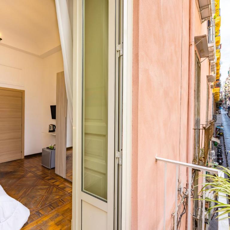 Maison Gennaro - Naples Heritage Stay - Camera Matrimoniale con Balcone - 20