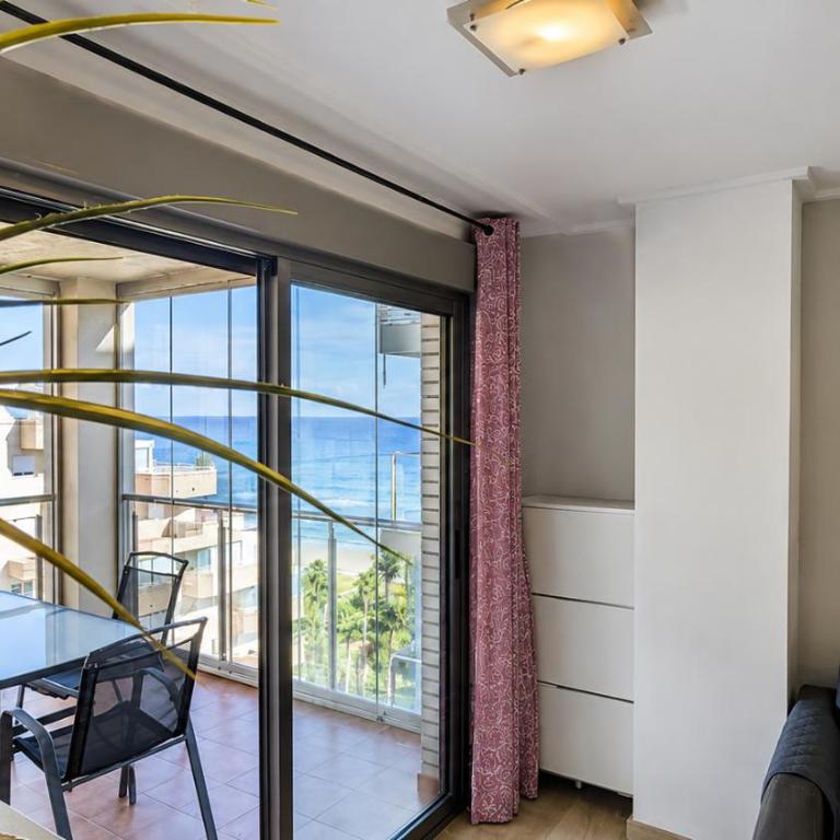 Primera Línea con Vistas Panorámicas al Mar - Apartamento de 2 dormitorios con terraza y vistas al mar - 2