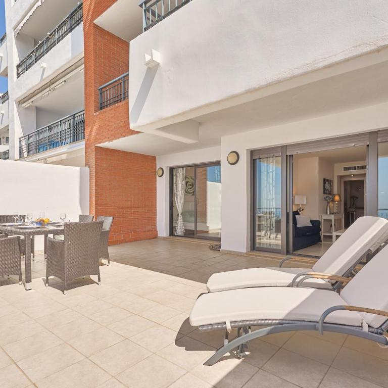 Ocean Vista - Two-Bedroom Deluxe Apartment with Ocean View - 4