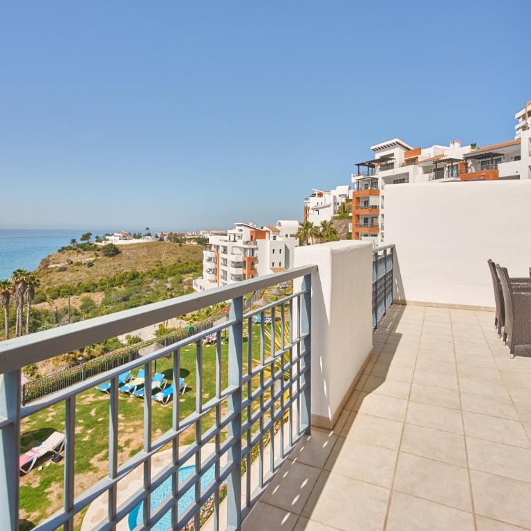Ocean Vista - Two-Bedroom Deluxe Apartment with Ocean View - 11