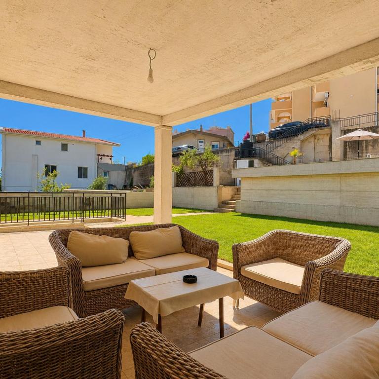 Sunny Nest 3-Bedroom Bar - Apartman sa 2 Spavaće Sobe - 1