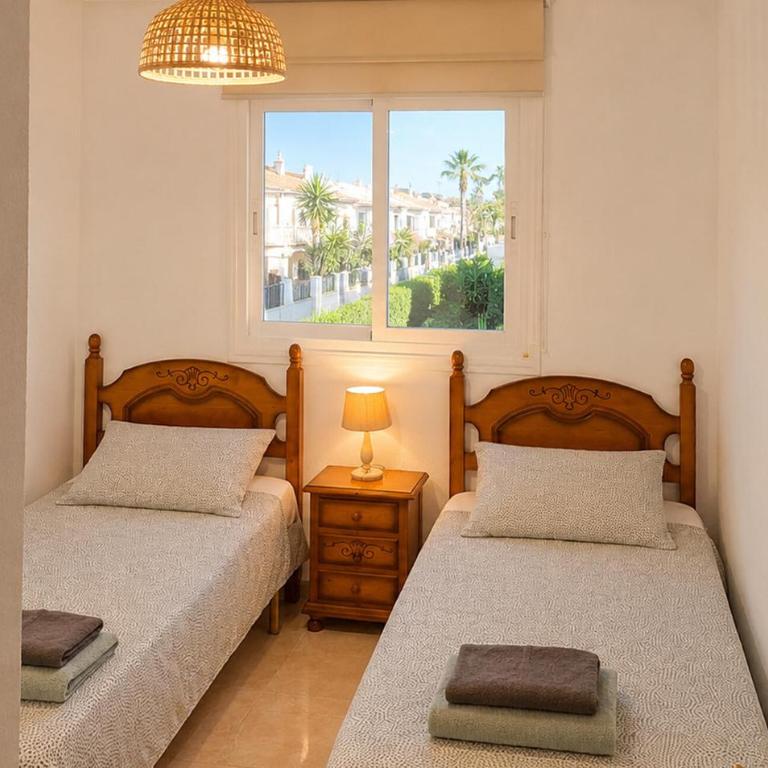 Nice Apartment In Orihuela Costa With Wifi - Apartamento de 2 dormitorios con balcón - 6