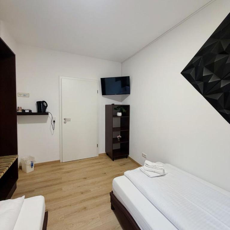 my Hostel Füssen - Standard Zweibettzimmer mit Gemeinschaftsbad - 3