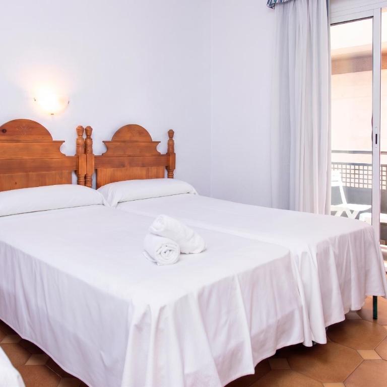 RVHotels Mar de Tossa - Habitación Triple con balcón - 10