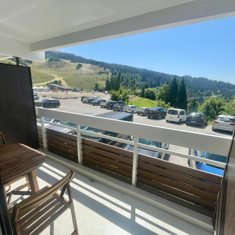 L'Éterlodge Cosy - Au pied des pistes à Chamrousse - Ski in - Ski out - WIFI Fibre - Idéal Séjours Famille ou Amis - Jusqu'à 4 personnes - Apartment mit 1 Schlafzimmer, Balkon und Bergblick - 5