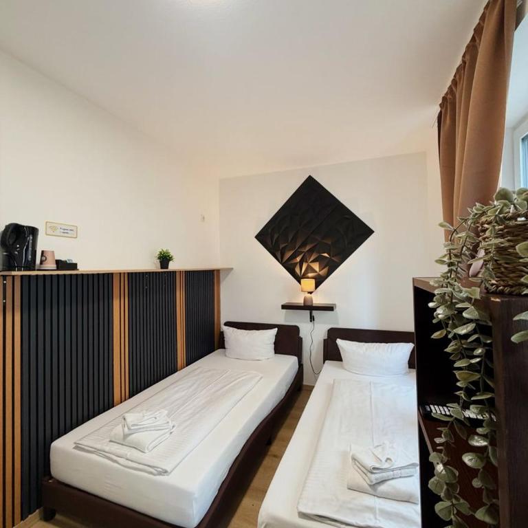 my Hostel Füssen - Standard Zweibettzimmer mit Gemeinschaftsbad - 1