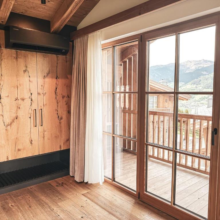 ZAGLGUT Premium Hotel & Chalets, Zell am See-Kaprun - Wellness & Infinity Pool, Air Conditioning, Panoramic Views & Summer Card Included - Superior Chalet mit Sauna - 4