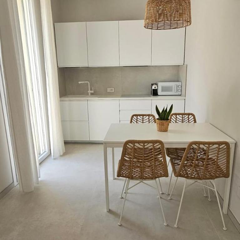Nuovo appartamento moderno con parcheggio, a 200m dal mare, aria condizionata - Appartamento Deluxe con 2 Camere da Letto e Vista Giardino - 1