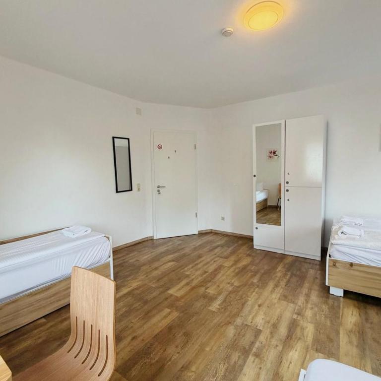 my Hostel Füssen - Dreibettzimmer mit Gemeinschaftsbad - 1