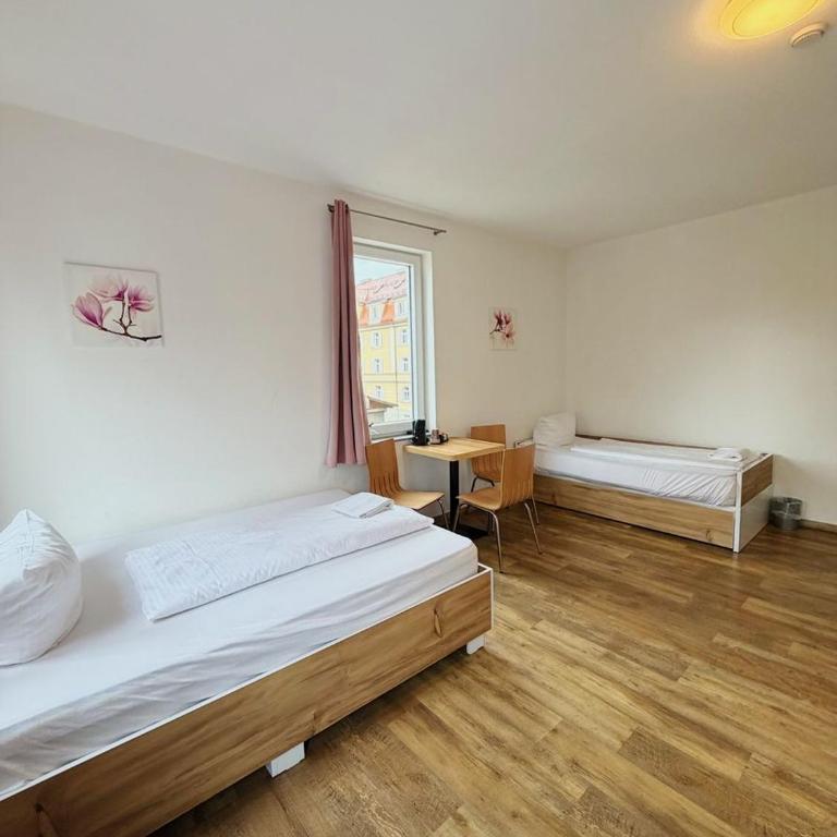 my Hostel Füssen - Dreibettzimmer mit Gemeinschaftsbad - 2