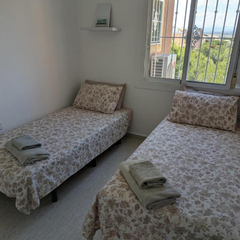 Spacious 3-Bedroom Home with Pool and Parking - Three-Bedroom Vacation Home - 17