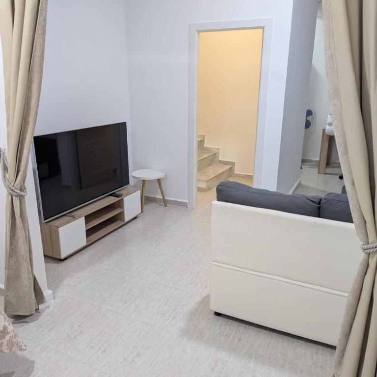 Spacious 3-Bedroom Home with Pool and Parking - Three-Bedroom Vacation Home - 21