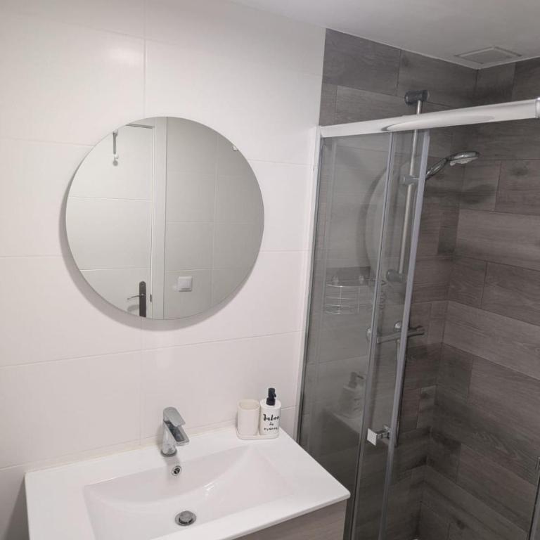 Spacious 3-Bedroom Home with Pool and Parking - Three-Bedroom Vacation Home - 9