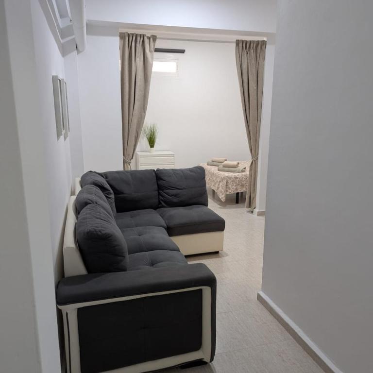 Spacious 3-Bedroom Home with Pool and Parking - Three-Bedroom Vacation Home - 20