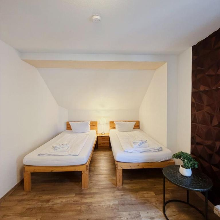 my Hostel Füssen - Standard Zweibettzimmer mit Gemeinschaftsbad - 1