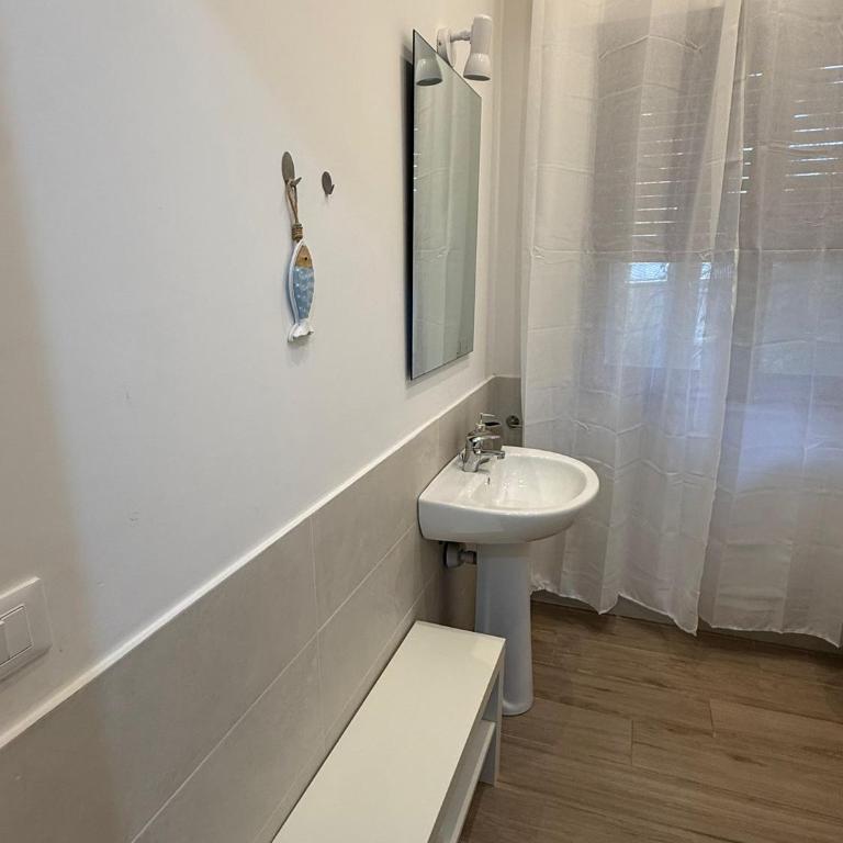 Mondello Plaza Apartments - One-Bedroom Apartment - 7