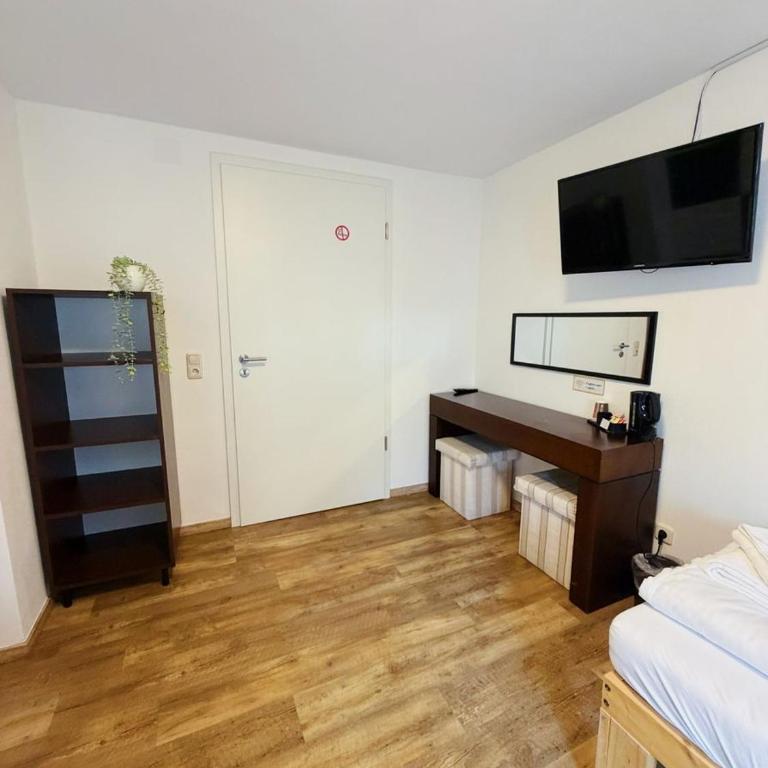 my Hostel Füssen - Standard Zweibettzimmer mit Gemeinschaftsbad - 3