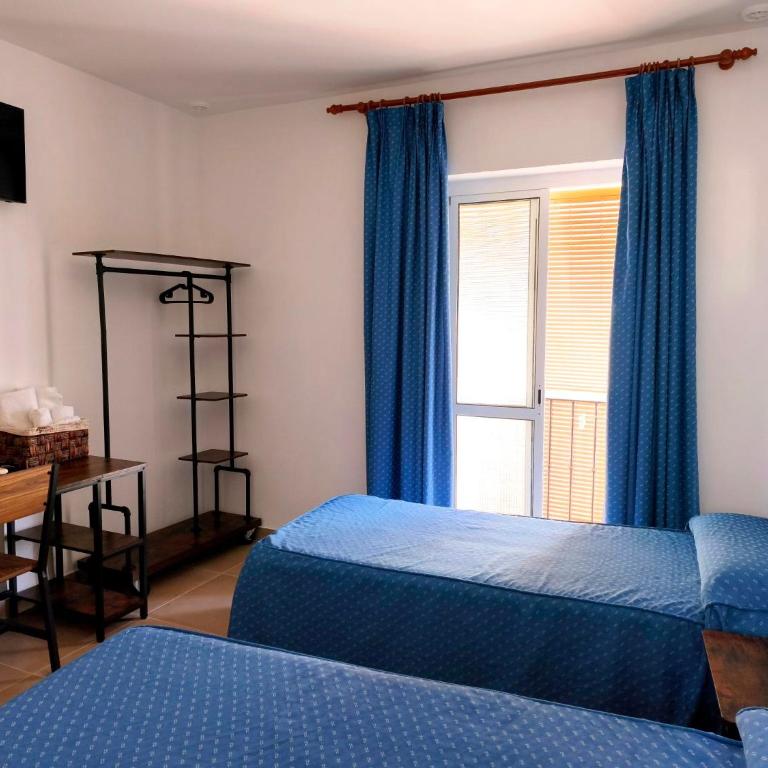 Hostal Fantoni - Habitación Doble con balcón - 2 camas - 1