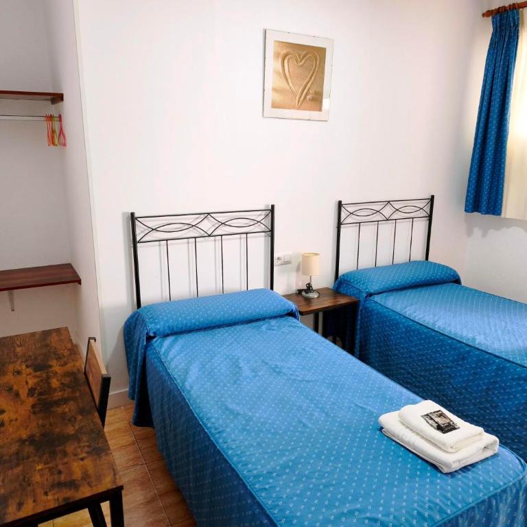 Hostal Fantoni - Habitación Doble (ventana interior) - 2 camas - 4
