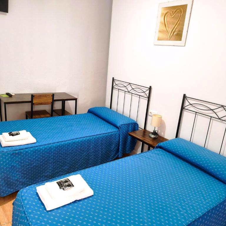 Hostal Fantoni - Habitación Doble (ventana interior) - 2 camas - 3
