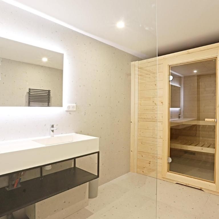 Luxurious Duplex with Private Sauna & Home Theater - Appartamento con 1 Camera da Letto - 25