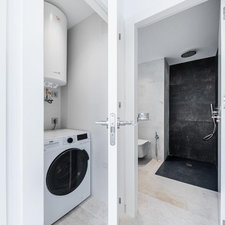 Sunrise Center Suites - Two-Bedroom Apartment with City View - 3